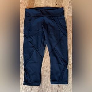 LULULEMON CROPPED BLACK LEGGINGS WITH MESH ZIG ZAG DESIGN. (4)